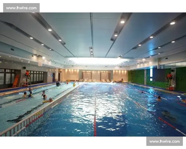 成都公司爆改泳池办公室：2 万元打造网红工位，深水区办公成职场新潮流